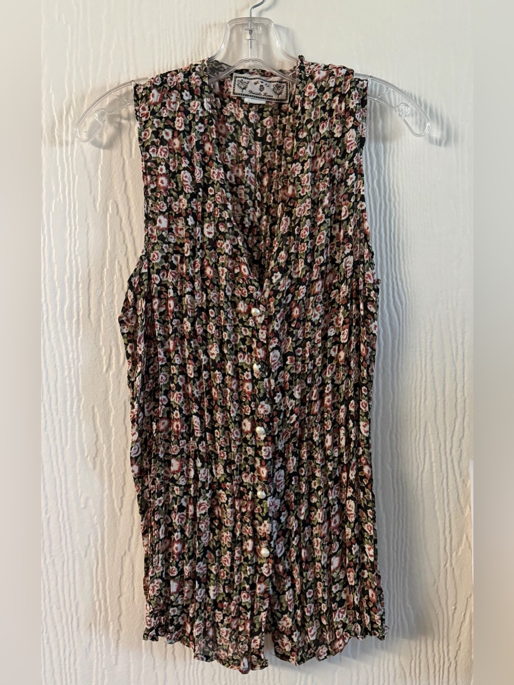 Sleeveless Floral Button-Front Blouse - Pink & Green